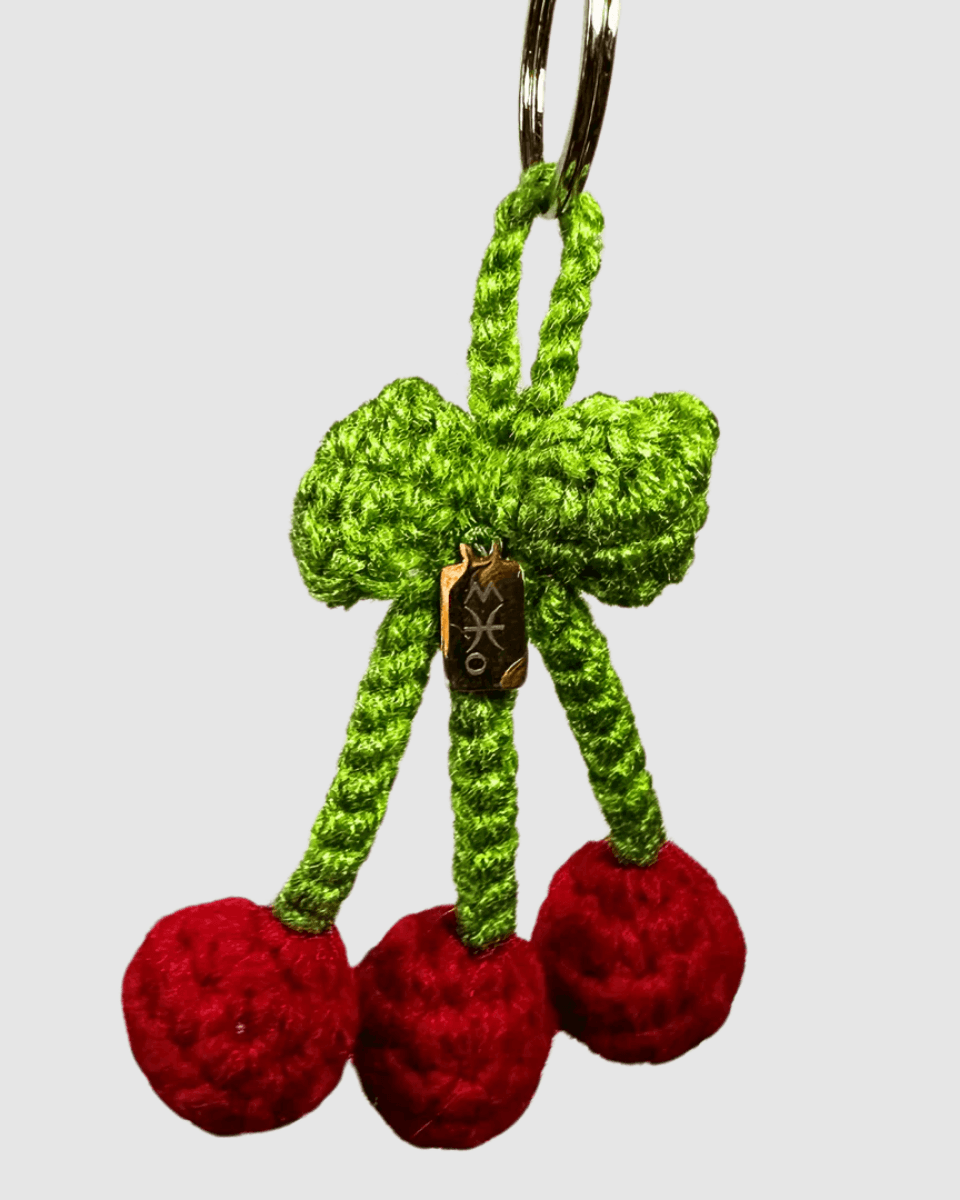Porte-clés Cerise en crochet – Bag Charm hand made in Marrakesh