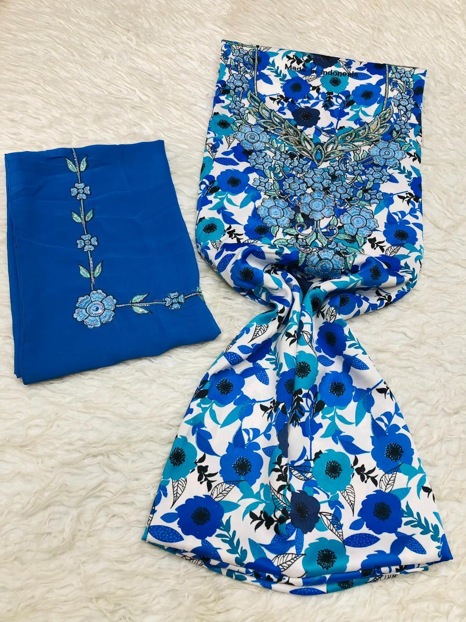 Mukhawar Mukhram avec Châle Bleu