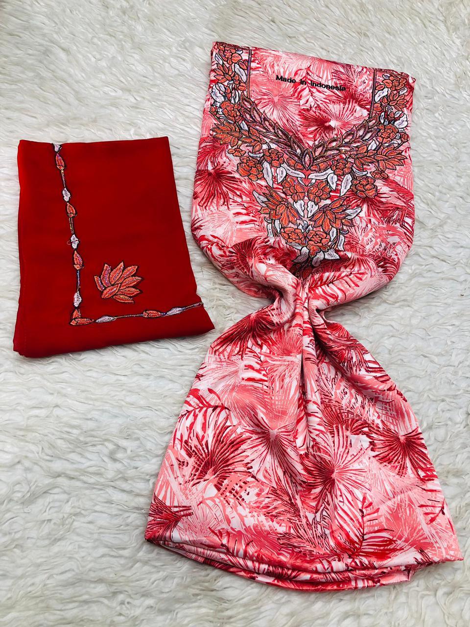 Mukhawar Mukhram avec Châle Rouge