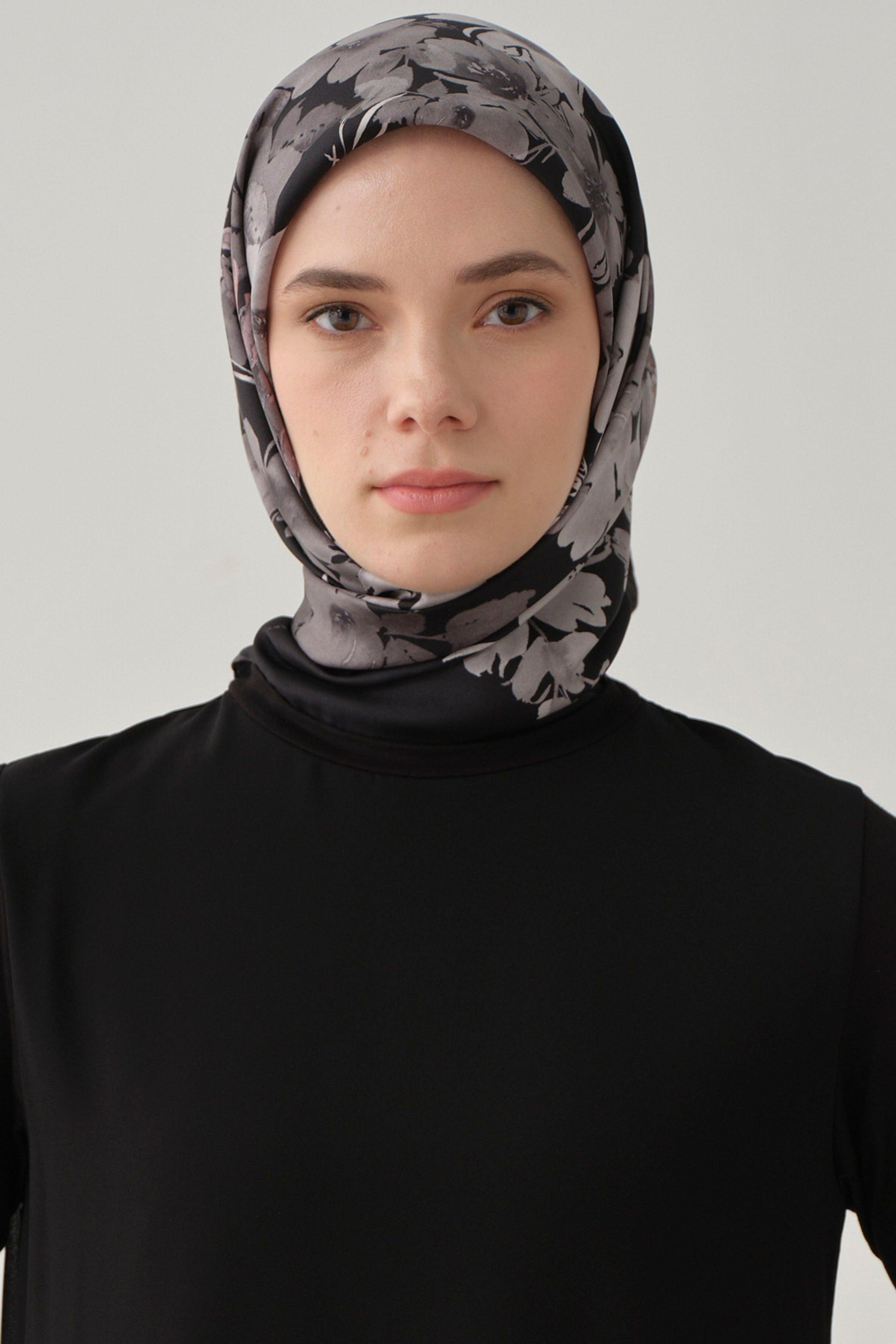 Écharpe en Soie Satinée Gülistan - Noir