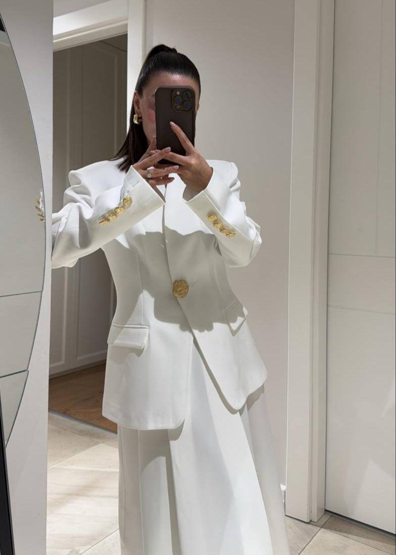 Blazer Épuré Blanc avec Détails Dorés
