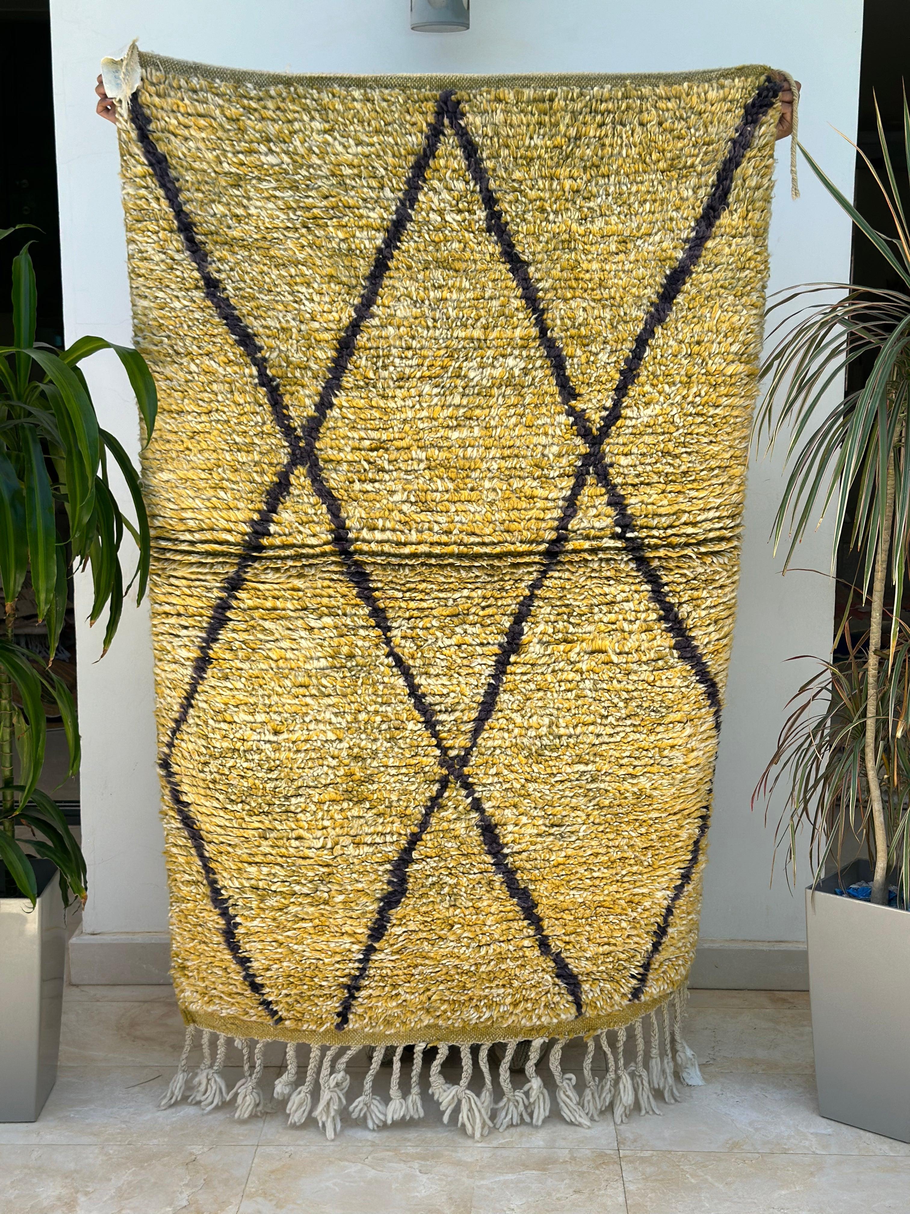 Tapis berbère Beni Ouarain moutarde à losanges noirs 100% laine de mouton- 160cm / 103cm